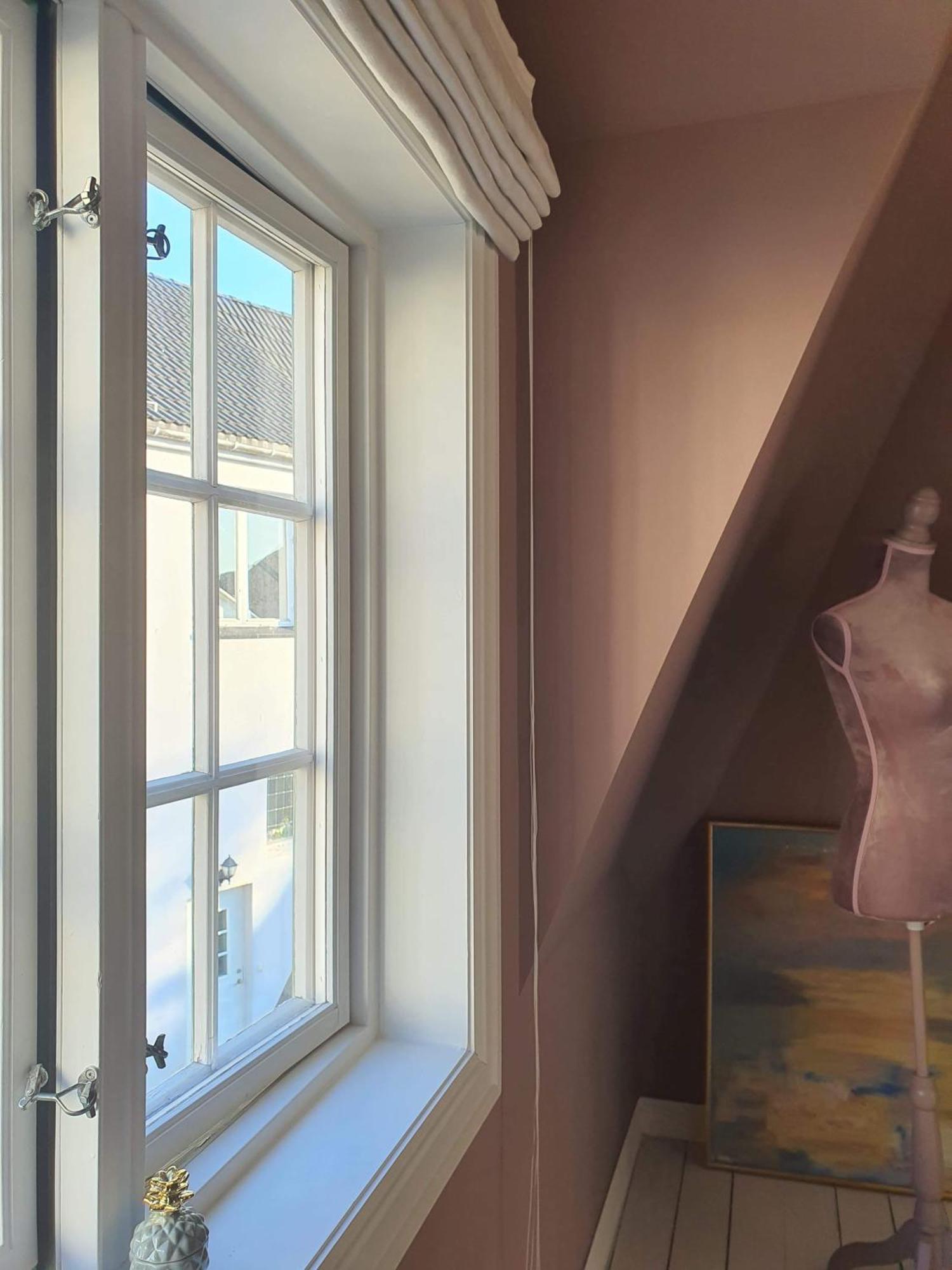 Art Filled Townhouse In The Center Of Villaer Stavanger