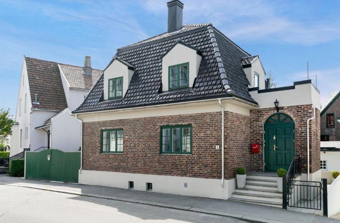Art Filled Townhouse In The Center Of * Stavanger
