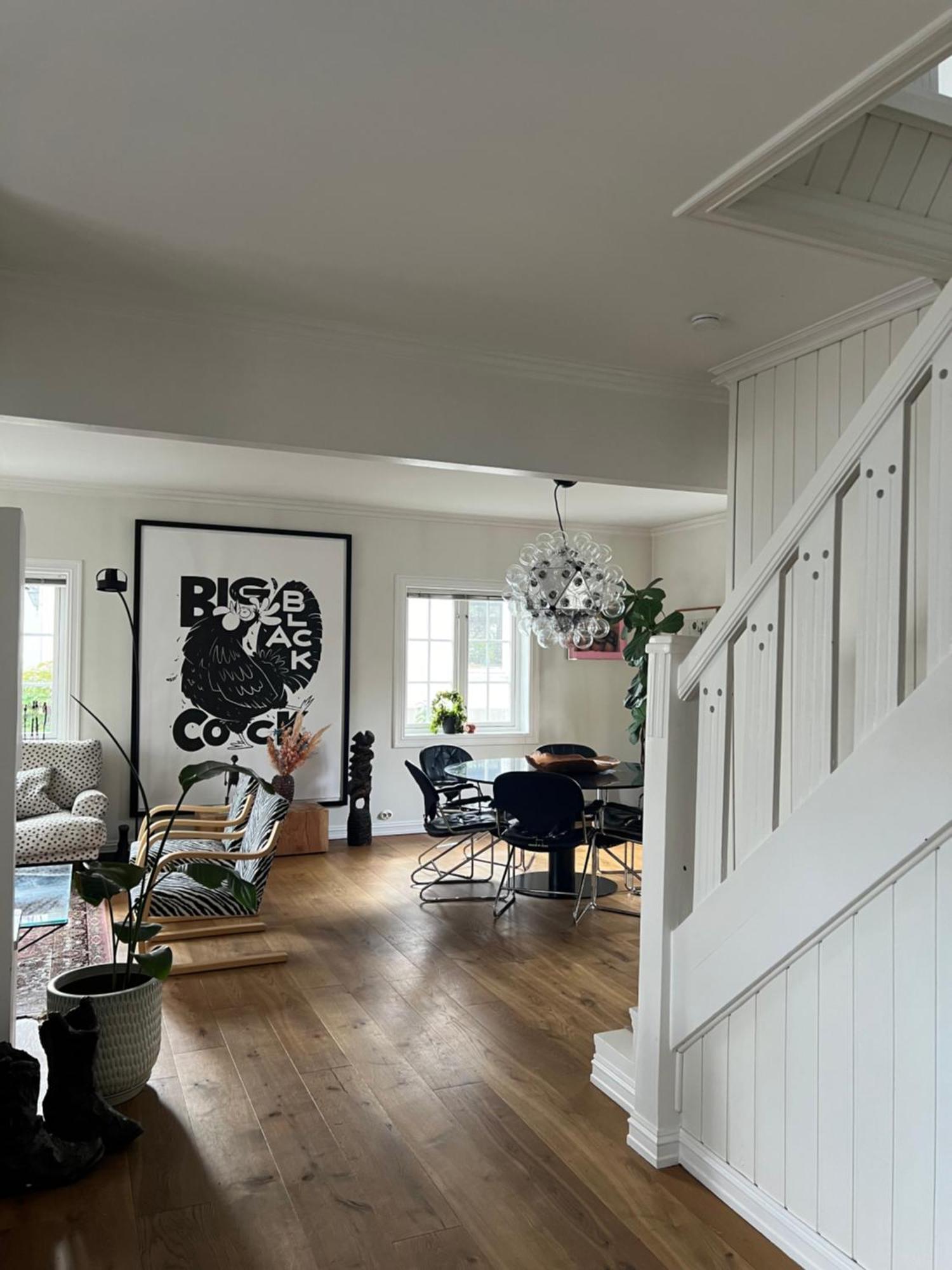 Art Filled Townhouse In The Center Of Stavanger