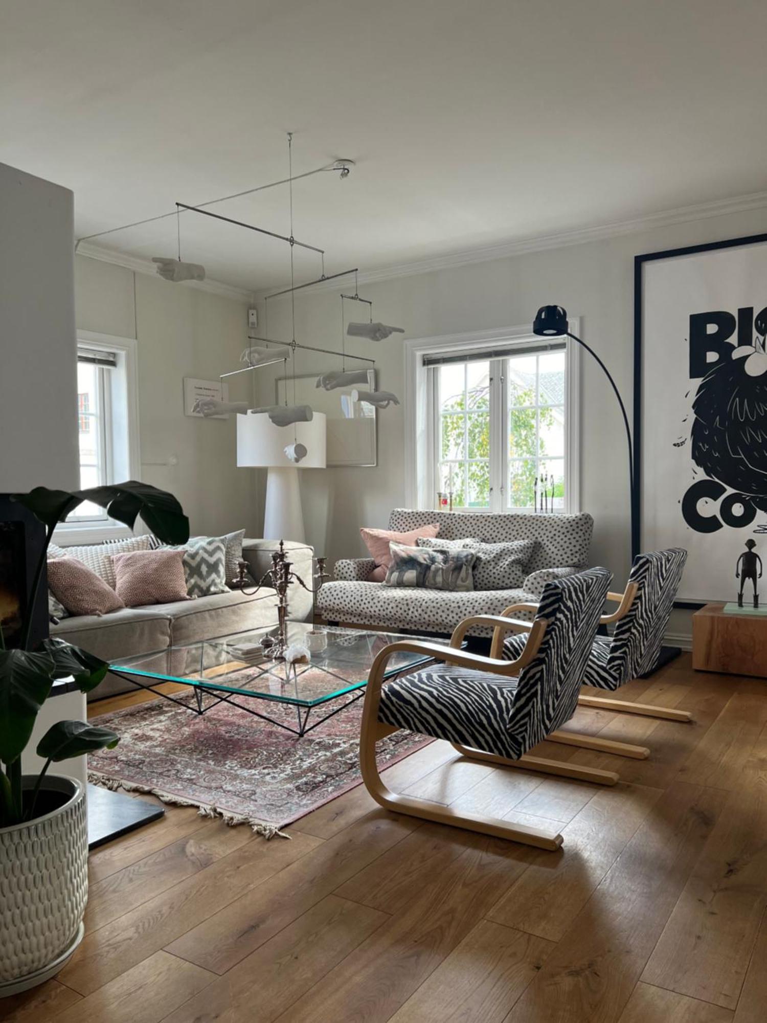 Art Filled Townhouse In The Center Of Villa