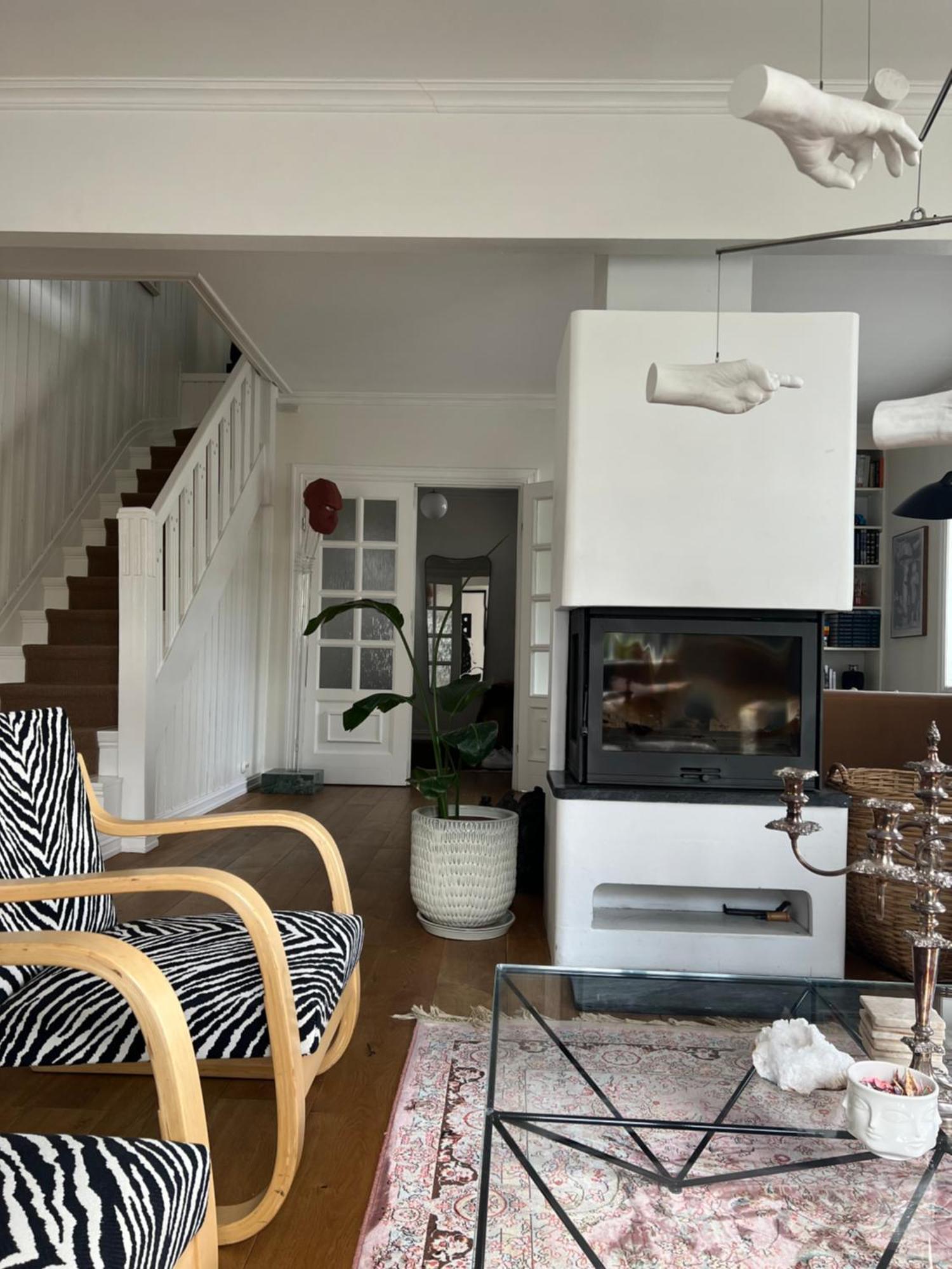 Art Filled Townhouse In The Center Of