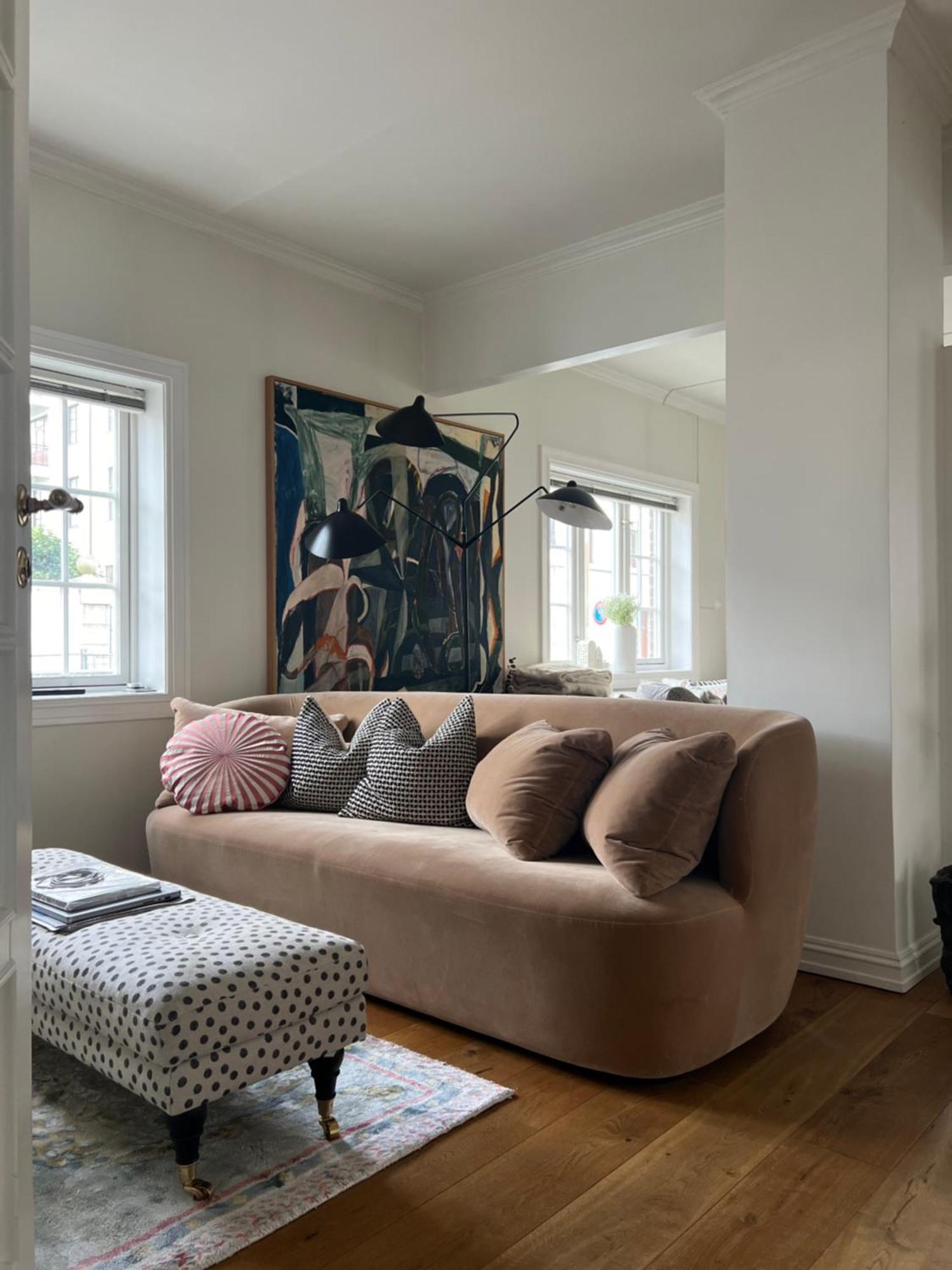 Art Filled Townhouse In The Center Of Villaer