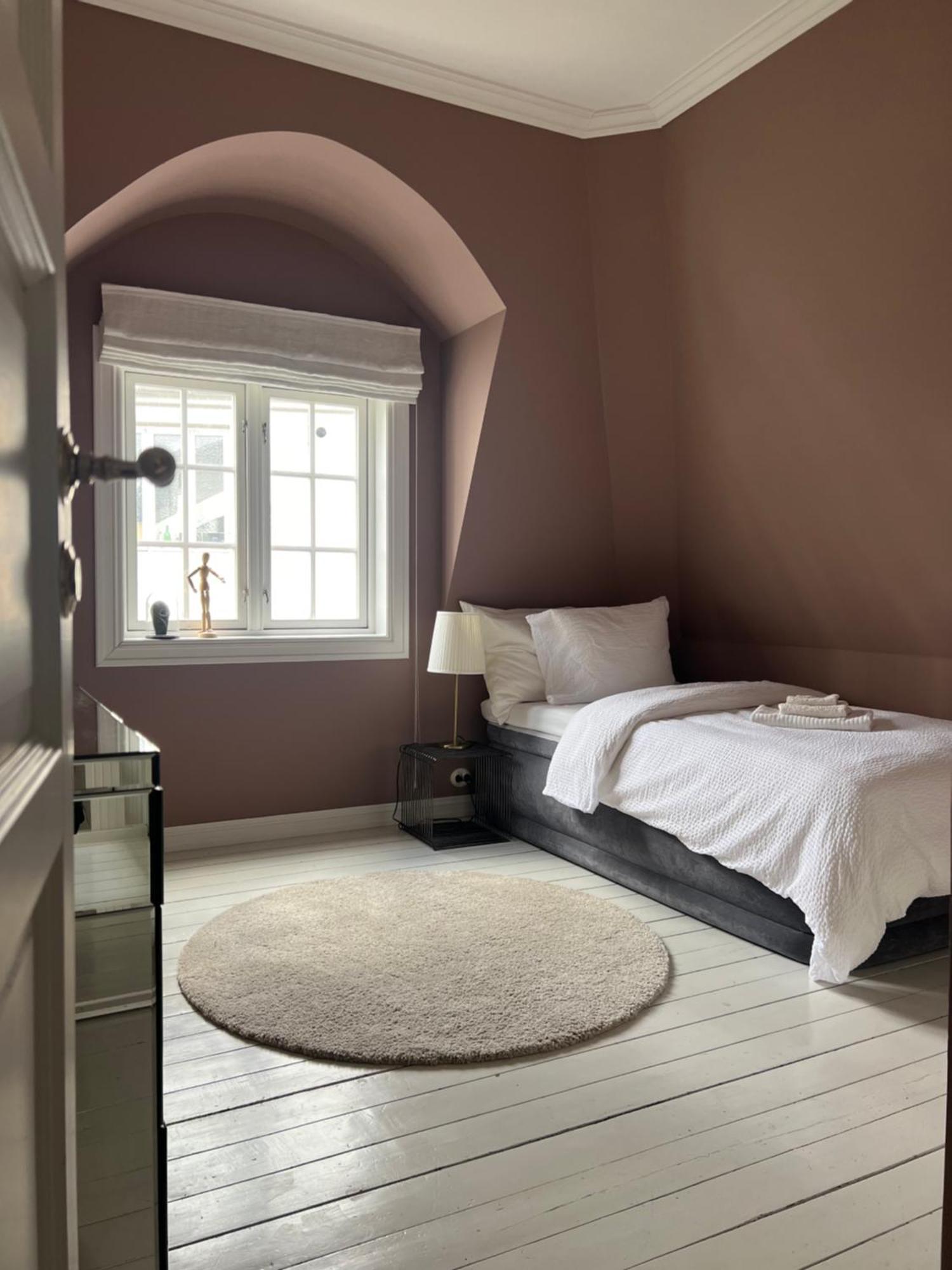 Art Filled Townhouse In The Center Of Villaer *