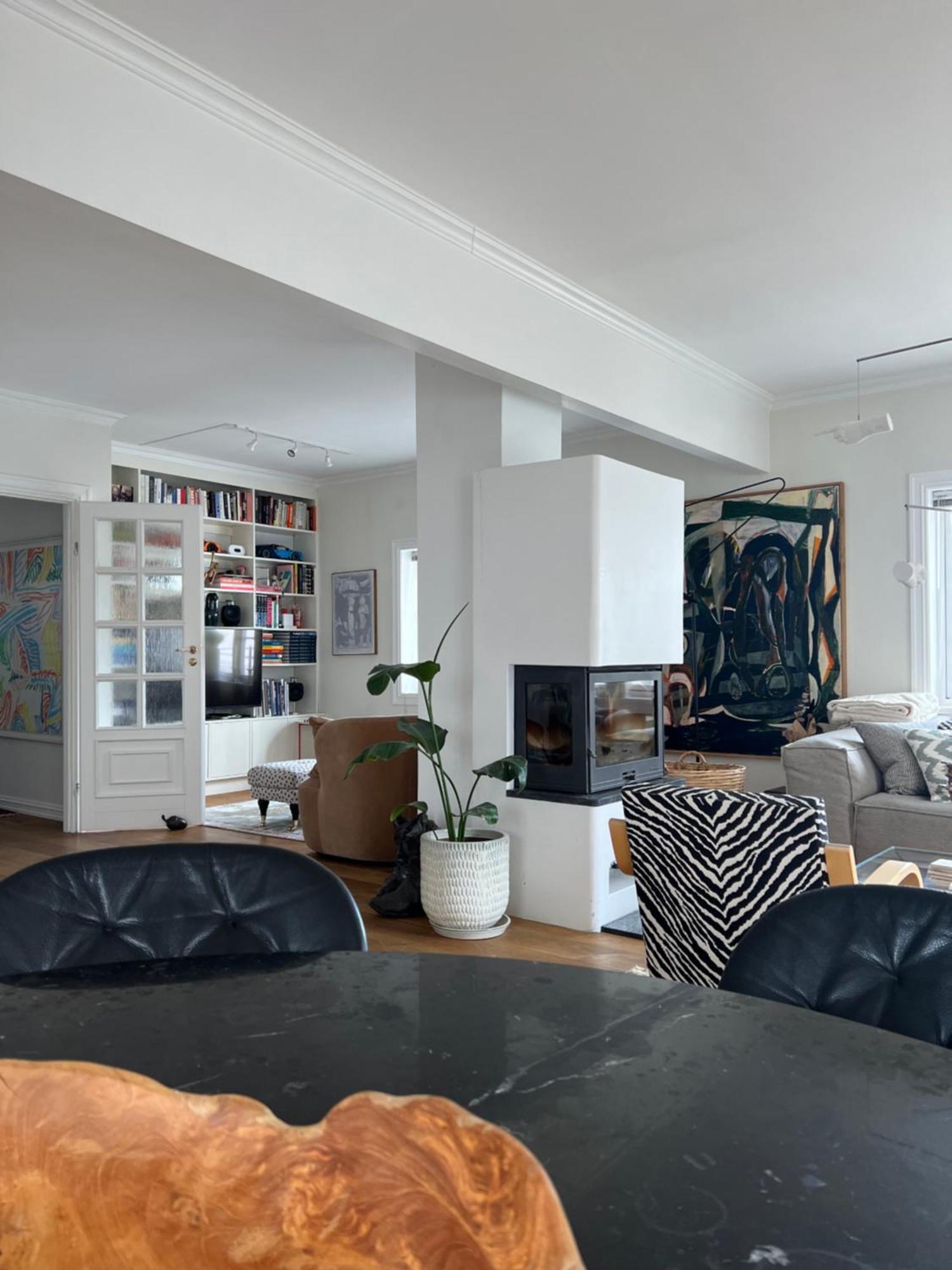 Art Filled Townhouse In The Center Of Stavanger